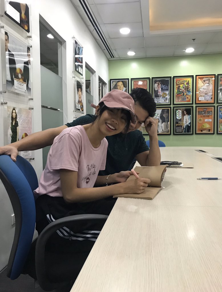 roxsantos's tweet photo. Happiest Birthday to you @maymayentrata07 Love you so much! ❤️💚💙 https://t.co/aDyeZy1pM3