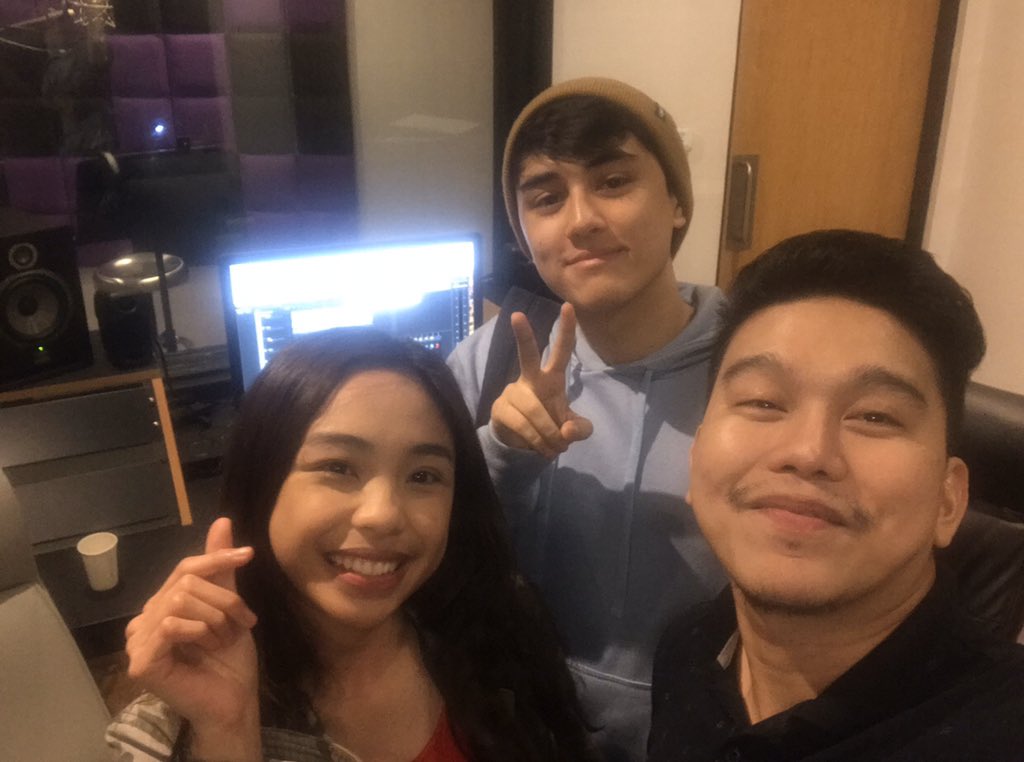 roxsantos's tweet photo. Happiest Birthday to you @maymayentrata07 Love you so much! ❤️💚💙 with @Barber_Edward_ https://t.co/mNsH0QwH2E