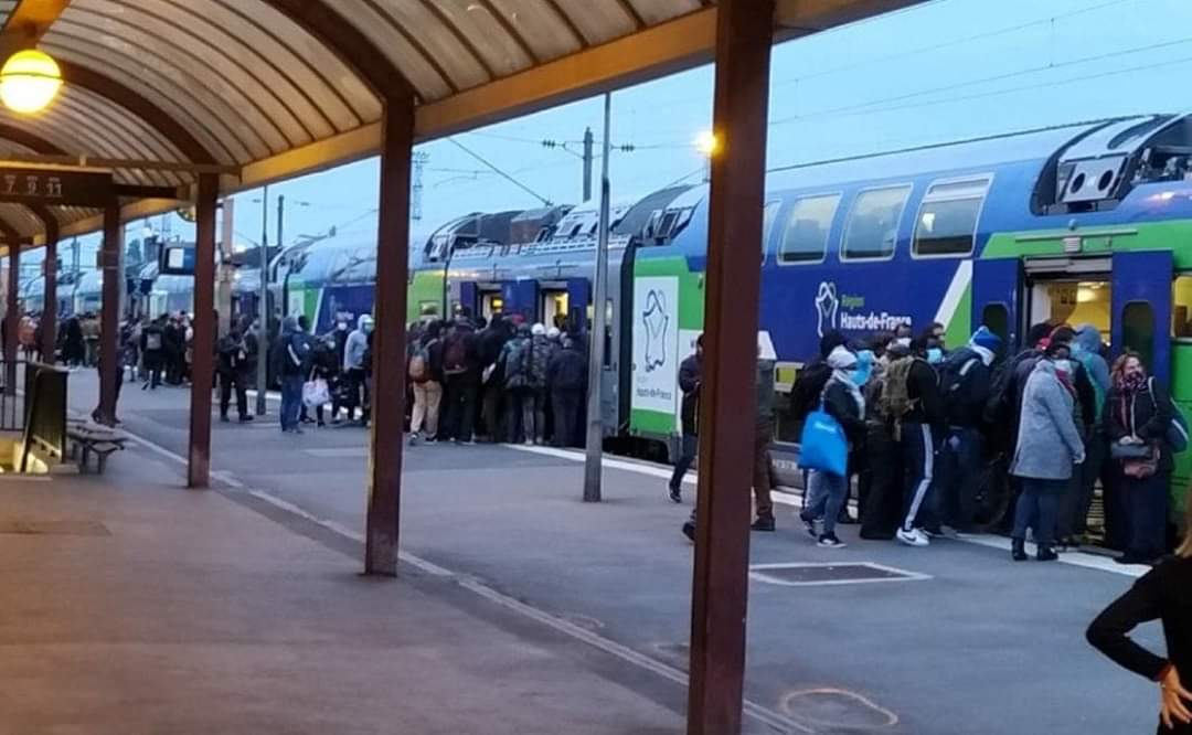 chivotjl's tweet photo. Photo prise hier en gare de Creil!
Et le déconfinement n'est pas encore effectif.
@GroupeSNCF @TERHDF @xavierbertrand @hautsdefrance: c'est quoi les mesures mises en place?
On va s'en sortir, c'est certain... https://t.co/GD3WoehKZZ