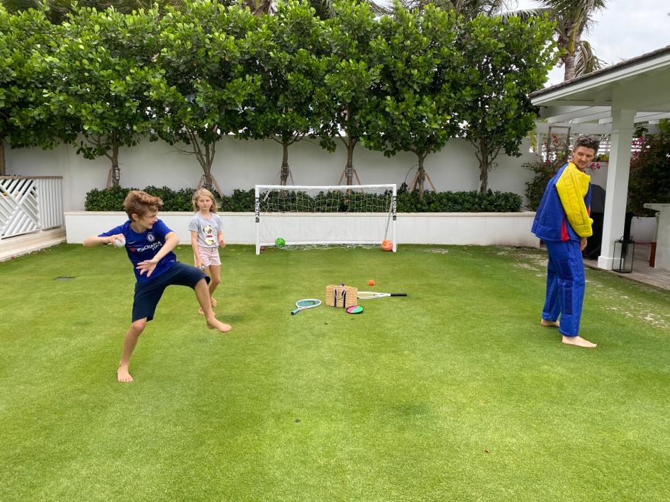JustinRose99's tweet photo. Different kind of target practice this morning... #LeoStyle #CFC 🎯 https://t.co/Dkf2GhWAi0