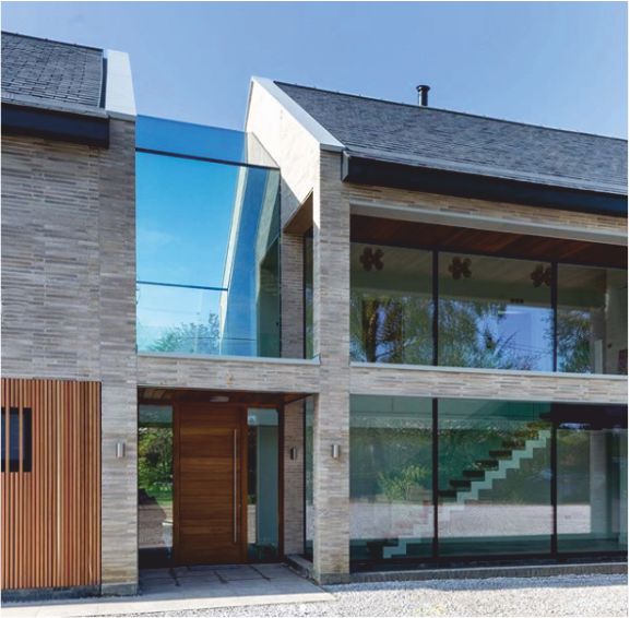 l2i_ltd's tweet photo. With the seamless structural glass link & slimline large sliding doors to both floors this house really does have the wow factor.. Inside out & outside in makes the perfect contemporary family home #minimalframe #minimumsightlines #glassbalustrade #glasslink #structuralglazing https://t.co/1km0O8r8RB
