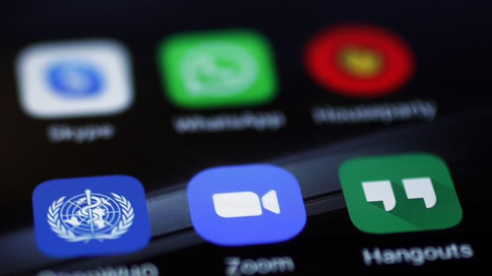 cubbeagency's tweet photo. El #coronavirus dispara el tiempo que pasamos en las #RedesSociales y las descargas de #Apps 🔴

🔹 “menos anunciantes en el mercado pero más personas conectadas a las aplicaciones” 

https://t.co/cHCBLyu8kl

vía @LaVanguardia https://t.co/XlqFR13RUs