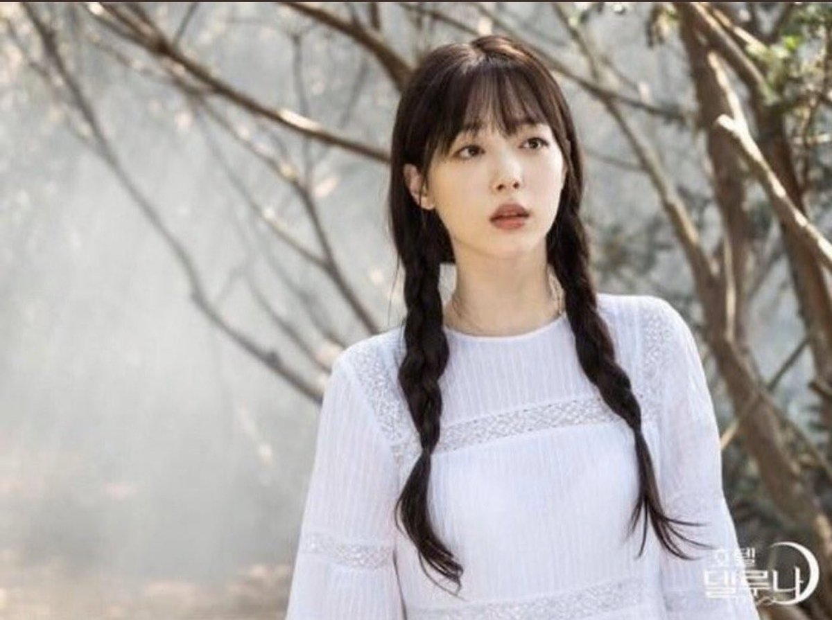 309lje's tweet photo. i rmb saving many photos of sulli esp in hdl cuz i love her sm, the girl in the mv reminded me of u. i rly miss u lil peach🍑 https://t.co/RLLc7hjhOj