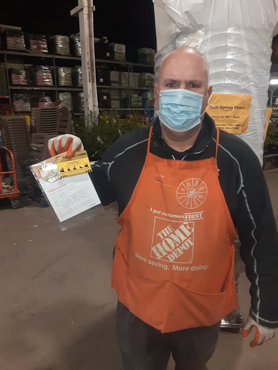 MGlambos's tweet photo. 0963, D38, New associate ! "Greg " Great job with receiving "All" machine licenses ! Another fune student of mine. Good luck ! Up, up, and away .@0963SM_Charlie @ChristopherNJ @LourdesPerry https://t.co/72ExrZ24WU