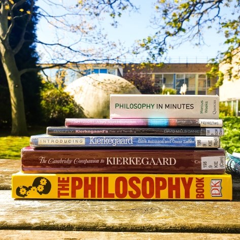 TheSavvyStoic's tweet photo. Today's study session is taking place outside! ๐ ๐ ๐
#StudySession #Books #Philosophy #Kierkegaard #Study #PhilosophyStudent #StudyOutside #SunnyVibes #The_Savvy_Stoic #Existentialism #ClassicsStudent https://t.co/OWrx0BhYSE