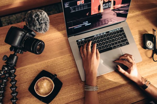 NealSchaffer's tweet photo. 4 tips to elevate videos for social media marketing https://t.co/hi70Ts5KyW #smm #socialmedia #marketing https://t.co/MK9vOPjURL