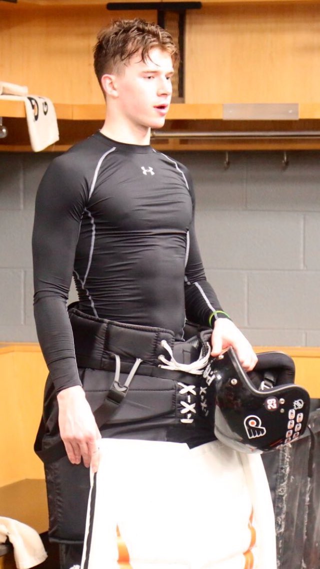 Carter Hart Facts on X: During the quarantine pause, #CarterHart has been  working on his abs. His 6-pack is now a 12-pack, and shows no signs of  stopping.  / X