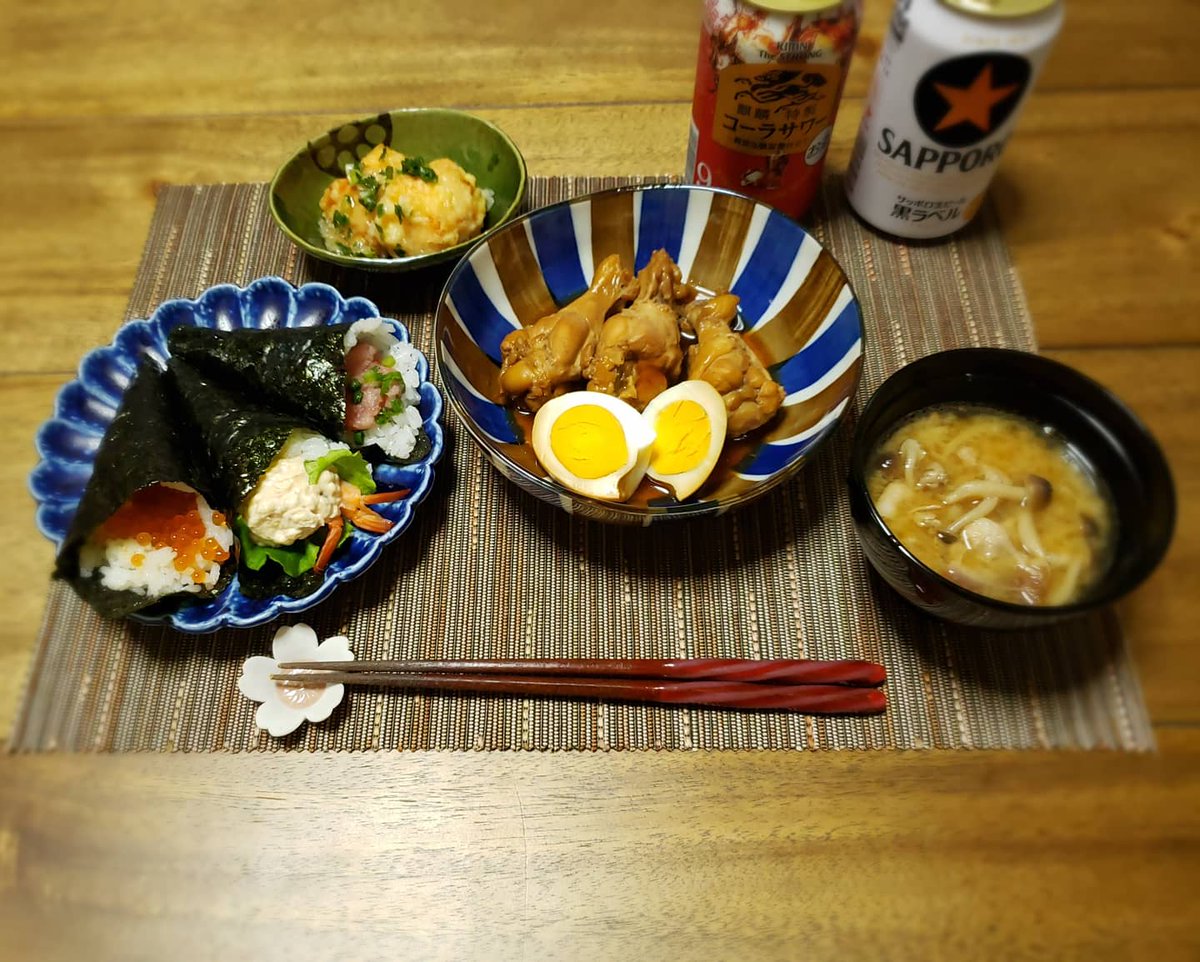 iku_nyo's tweet photo. #こどもの日 メニュー(*^^*)
#手巻き寿司 #海老と豆腐のふわとろ天 #鶏手羽元のさっぱり煮 #豚としめじのお味噌汁 https://t.co/lAotSlBltm