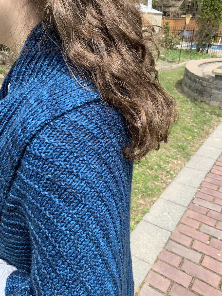 JaninR's tweet photo. #VeronikaCardi finished.  🧶
Pattern by @soveryshannon
Yarn by @MalabrigoYarn - #MalabrigoRios in Azul Profundo
#CovidKnitting #StayTheBlazesHome #Knitting #FreshOffTheNeedles #KnittingIsCoding https://t.co/gwiDqAmFYs
