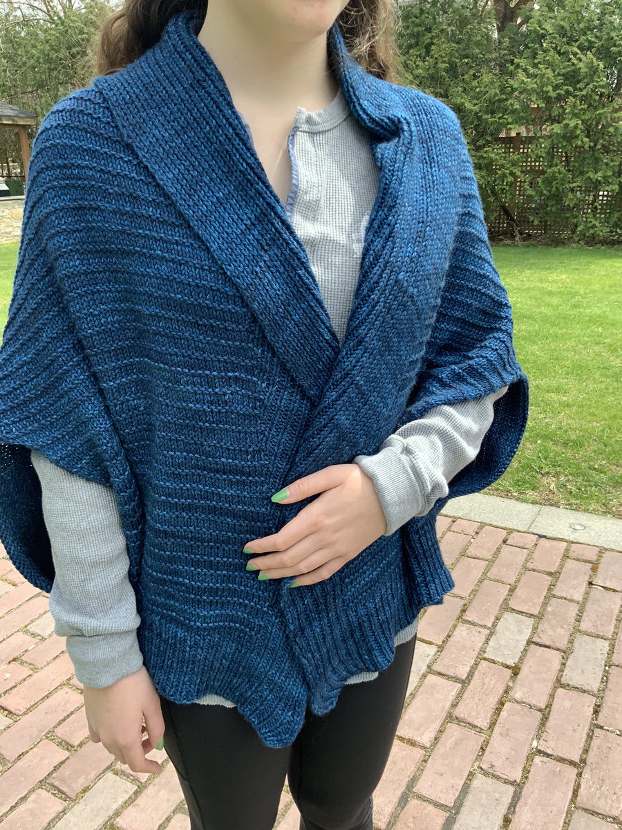 JaninR's tweet photo. #VeronikaCardi finished.  🧶
Pattern by @soveryshannon
Yarn by @MalabrigoYarn - #MalabrigoRios in Azul Profundo
#CovidKnitting #StayTheBlazesHome #Knitting #FreshOffTheNeedles #KnittingIsCoding https://t.co/gwiDqAmFYs
