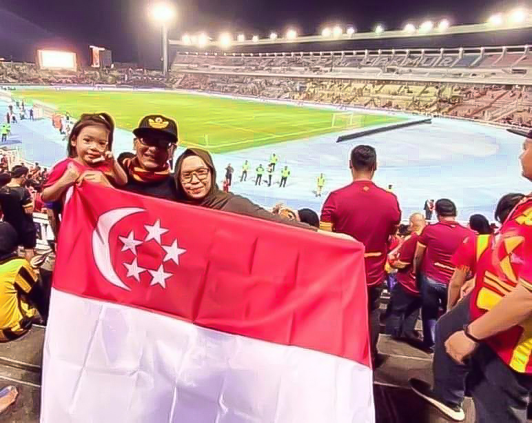 selangorfc's tweet photo. #MyFirstSelangor
Repost: @madibotak (IG) dari 🇸🇬
Setiap tahun pada perlawanan pertama @faselangormy, kami akan usahakan untuk hadir. Tahun ini kali pertama menghadiri #awaydays di #stadiumdarulmakmur. Kali terakhir saya ke Kuantan sebelum ini ialah pada tahun ’96. https://t.co/gG5zhMPRIR