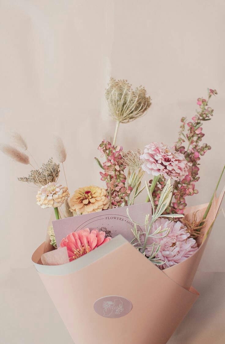 ___chloelee's tweet photo. Happy happy happy birthday sa pinaka-favorite kong boss, @n0tbbh!!! Hahaha! Joke lang. Happy birthday, Baek! Sorry, ginabi ang bati. Sorry rin kung hindi kaagad makakarating itong flowers 😔. Ang hirap talaga magpa-deliver ngayon. But!!! I hope you're enjoying your day kahit ECQ— https://t.co/iTVt9RIg9l