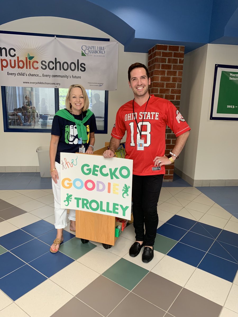 stephenrayfield's tweet photo. Happy Birthday, ⁦@AmyMRickard⁩ — I hope today shows you the same love that you show our ⁦@MGEGeckos⁩ every day. ⁦@chccs⁩ #SchoolLeader #SchoolPrincipal 💚🦎💙🦎🌈🦄 https://t.co/LFRXZWFUnc