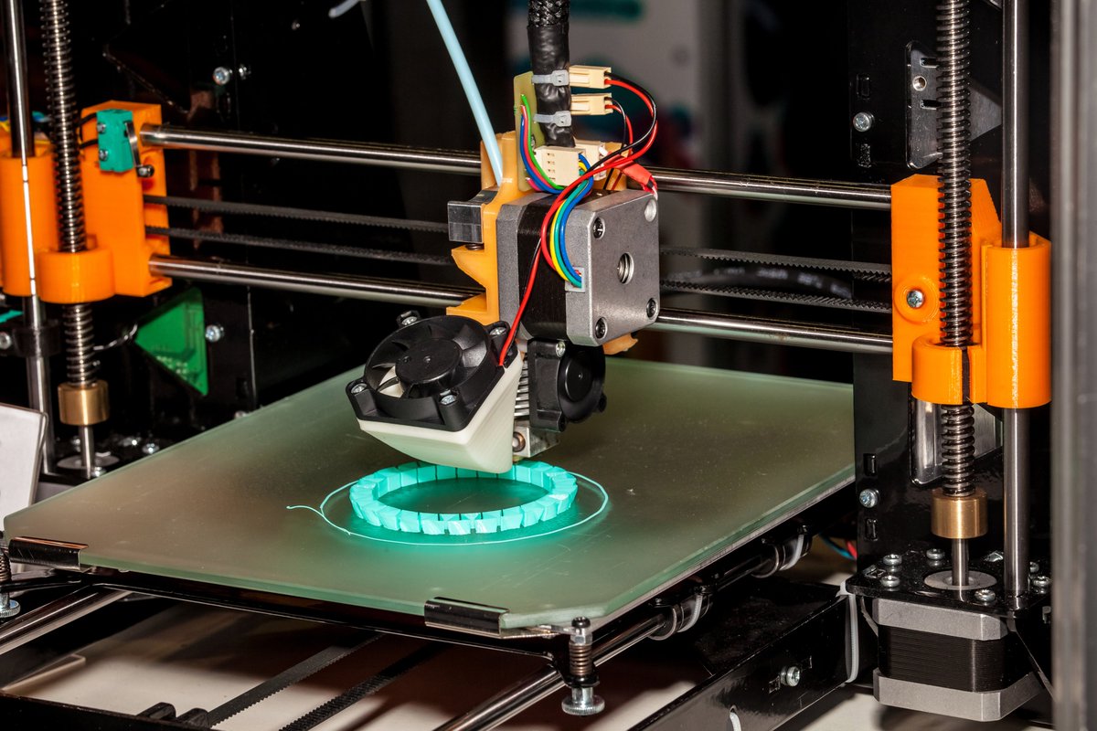 mpo_tweetuje's tweet photo. Z programu Czech Rise Up Chytrá opatření proti COVID-19 podpořeny první projekty➡️ materiál pro 3D tisk polomasky nebo ochranné membrány z nanovlákna. O dalších žádostech #MPO rozhoduje. 
@3Dees4 @InocureO @CVUTPraha @CIIRCCTU ℹ️https://t.co/tNYFNk6bhm https://t.co/wAhUn3IGz3