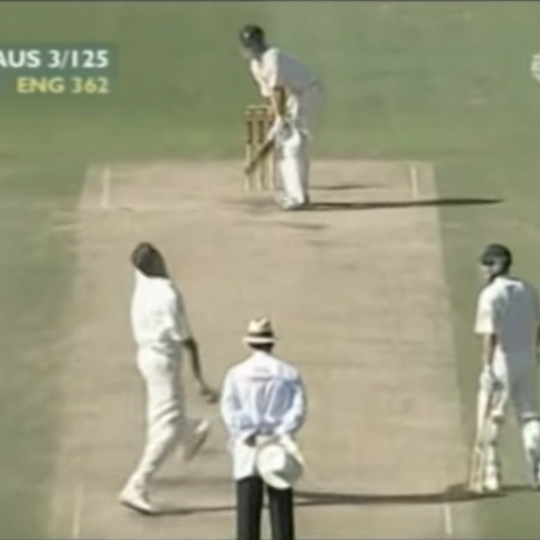 Gio_Colussi's tweet photo. ๐ฆ๐๐ฒ๐๐ฒ ๐ช๐ฎ๐๐ด๐ต (๐ฑ๐ญ.๐ฌ๐ฒ)โ
โ
Like Lara, Sanga, Ponting, Dravid and Tendulkar he taps
โ
He keeps his hands low, this is the reason for his quick hands.โ
โ
Bat goes toward 3rd slip and like the others brings it into the #unweighted position โ
โ
#batflow #cricket https://t.co/XEklmMVSRp