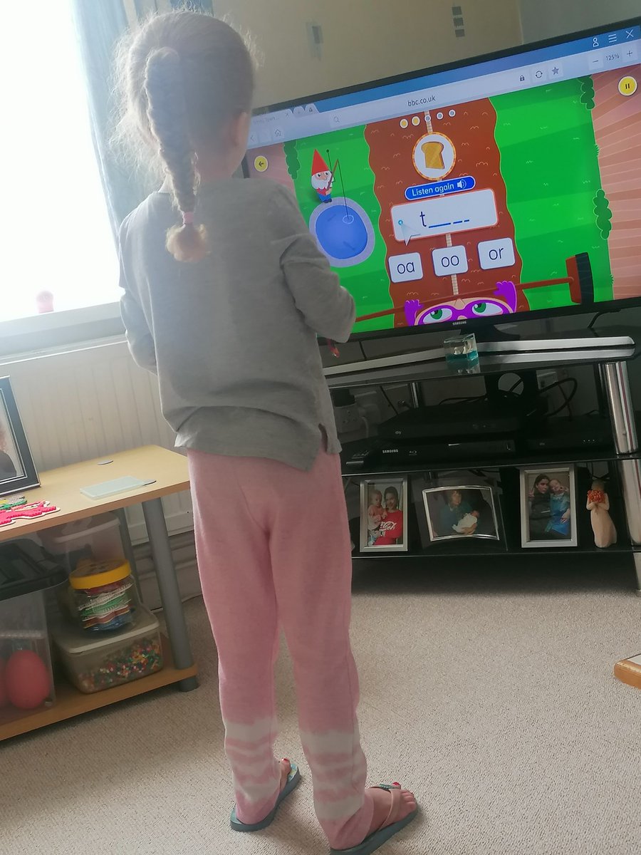 Cat19762017's tweet photo. Evie has been doing digraphs and trigraphs on BBC Bitesize 😎 @ClassPanda @Huntingtower https://t.co/55KESvzMon