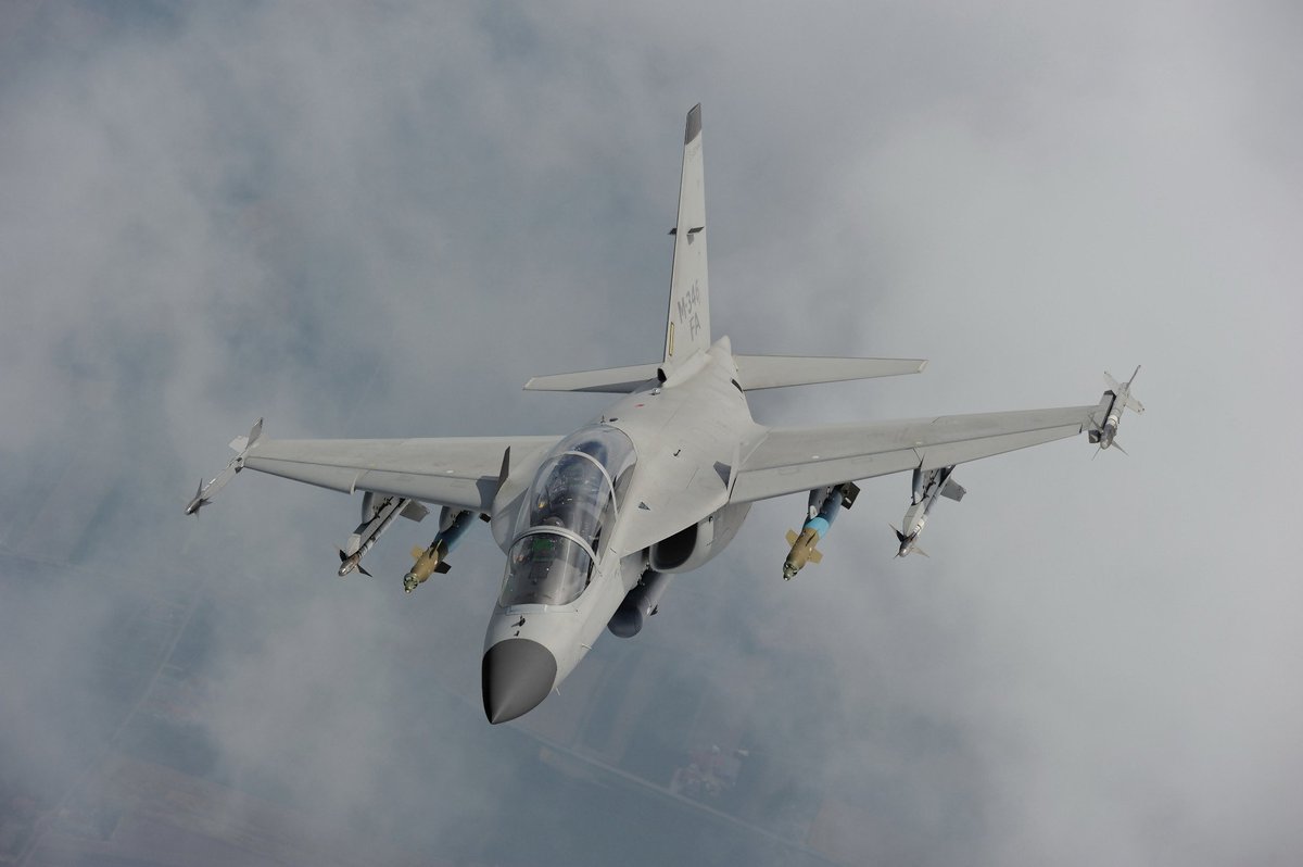 securitysplat's tweet photo. .@RAFAELdefense to provide #LiteningV and #RecceLite pods for @LDO_Aircraft M-346FA https://t.co/JpVSOFzep0