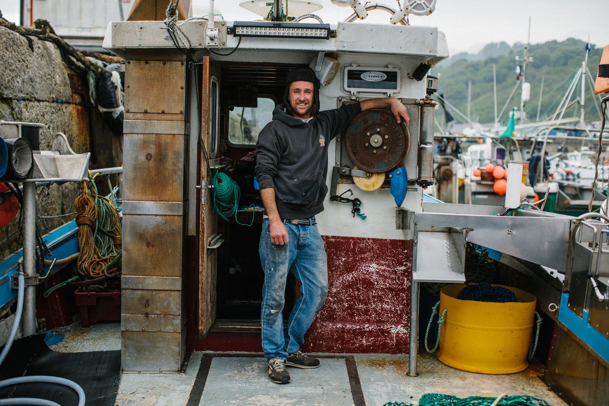 LymeBayReserve's tweet photo. Say hello to #LymeBay scallop diver Kieran Perree 👋

Kieran is skipper of 'Miss Pattie' &amp; owner of @GScallops who specialise in hand-dived scallops; a sustainable way to harvest this delicious seafood. They were awarded 'Silver Sustainability Award' at @DorsetSeafood Festival 👏 https://t.co/wuyAFJD3VK