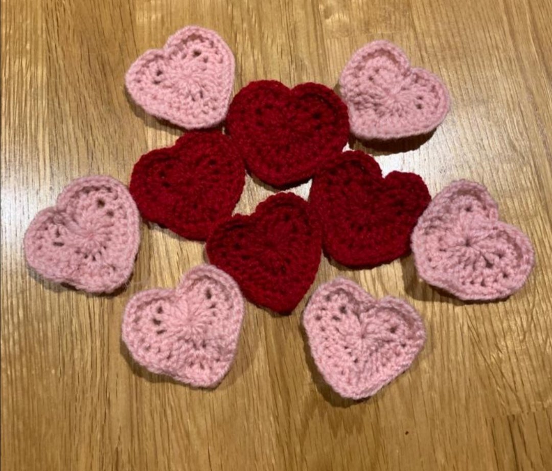 dmu_techs's tweet photo. Leonie Hough, Pharmaceutical Chemistry technician @dmuleicester, also an expert at crochet, made hearts for the Royal Infirmary in two's so one can be given to COVID-19 patients &amp; other one to their family &amp; also had a go at making some jam, very inspirational! https://t.co/MfTIYwVPvE