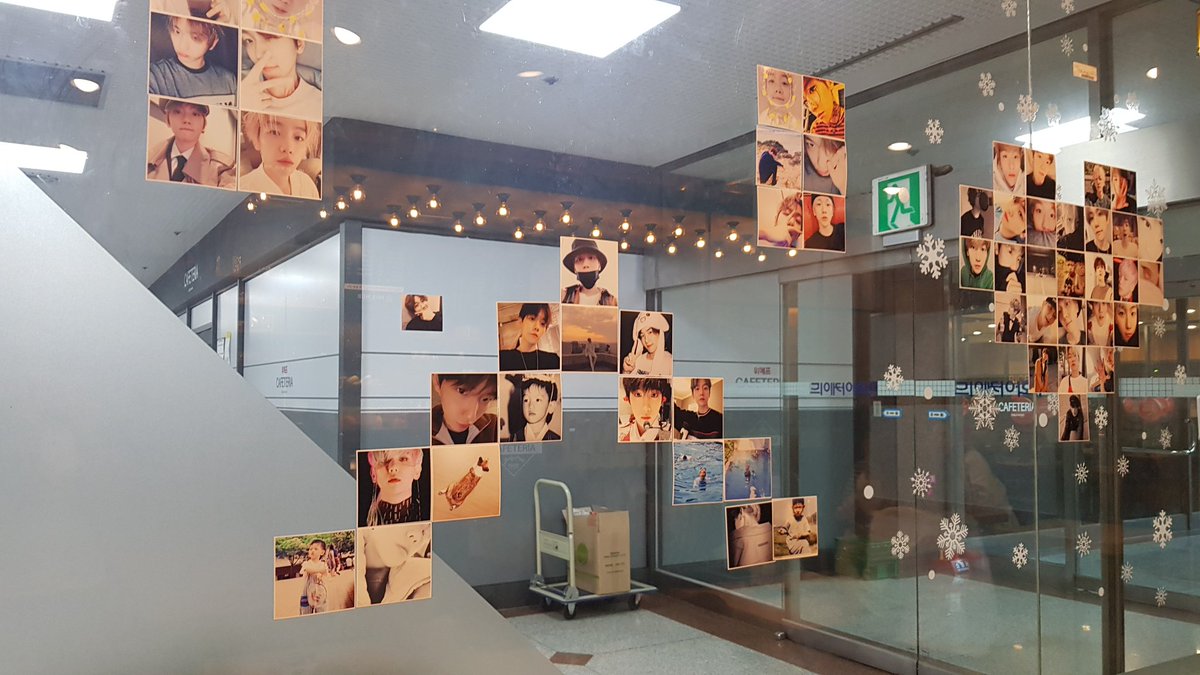 1248_256's tweet photo. 진짜 예쁘게해둔 백현이 생일카페💚💚
카페머머는 처음 가봤는데 아이까초코 센스 대박이쟈나요ㅠㅠㅠ
꾸며둔거도 넘 이쁘구 벽에 사진 > '.ㅅ'♡ < 디테일짱짱!
역시 퇴근하고 가니까 특전은 소진되서 아쉬웠지만 컵홀더 넘 예뿝니당💚
#빛이_내린_오월의_봄
@alwaysHappyBday https://t.co/1a8mR9Syfs