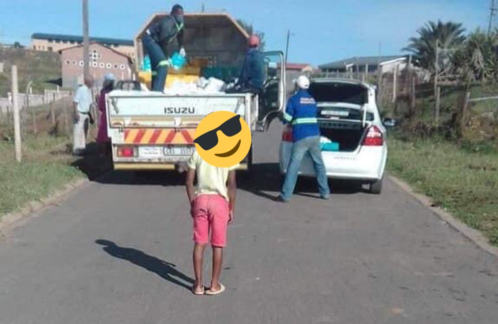 AdvoBarryRoux's tweet photo. Can someone balance me real quickly here! Why are these people offloading social food parcels into the traffic cops boot? https://t.co/TfHOwBdM1j