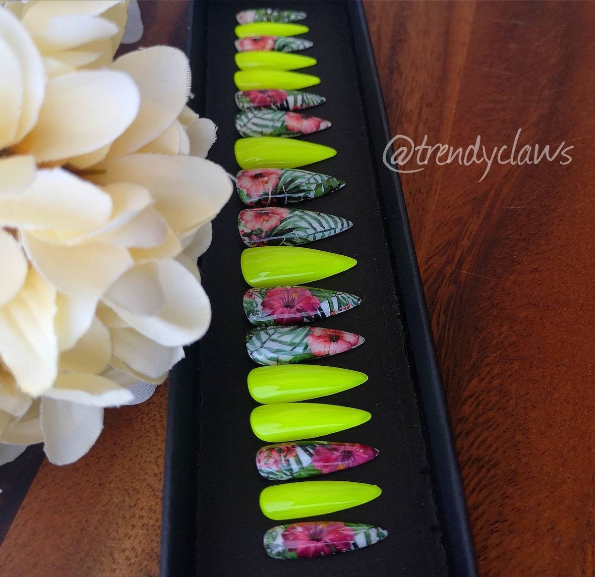 Excited to share the latest addition to my #etsyshop: Bright Neon Yellow Tropical Flowers - Summer Florals - Custom Press On Nail Set #etsy #pressons #pressonnails #floralnails #tropicalvibes #summervibes #neonstyle #etsyseller #etsystore etsy.me/2L6mspm