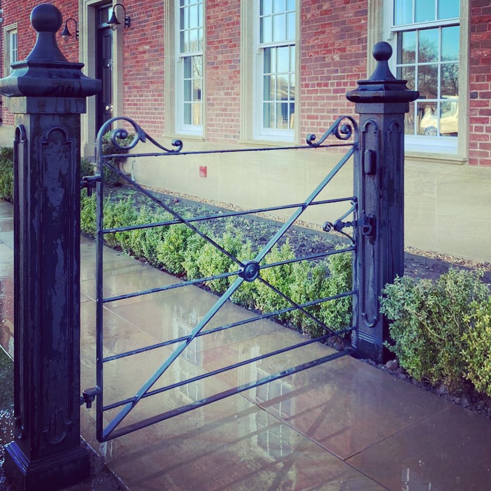 Check out this super smart Estate gate with cast iron posts the team have installed 👌🏼 a beautiful addition to this lovely home 🏡 #tattonfencing #cheshire #fence #fencedesign #garden #estatefence #metalfence #gardendesign