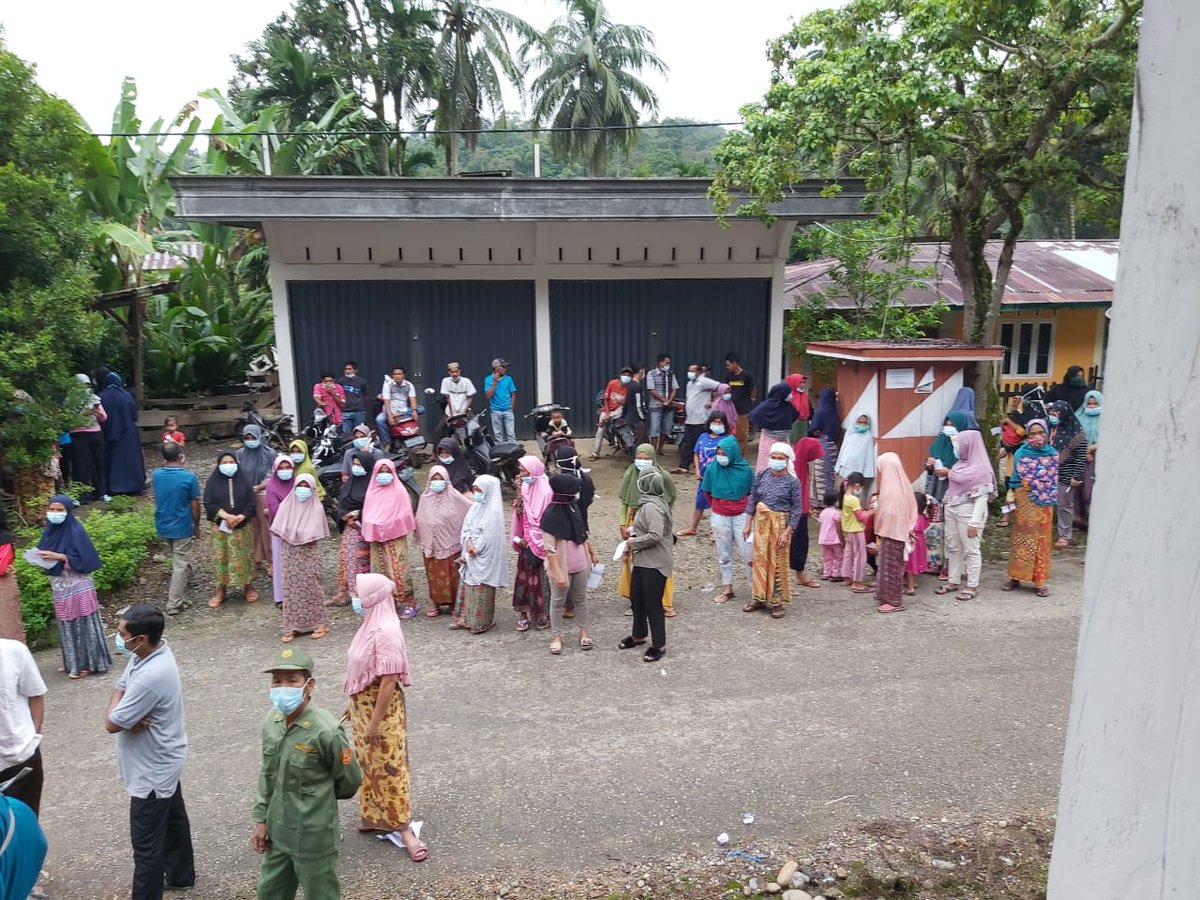 Veganettaputri_'s tweet photo. Desa Muara Kibul Kec.Tabir Barat sbg slh satu Desa yg telah membuktikan penyaluran Dana BLT Dana Desa tahap I di Kabupaten Merangin dgn jmlh penerima sbnyak 181KK dan akan sampai pada giliran desa kita..maka Bersabarlah
#BLTDanaDesa
#Desatanggapcovid
#TPPIMerangin
#TPPIJambi https://t.co/WD6NjthDvH
