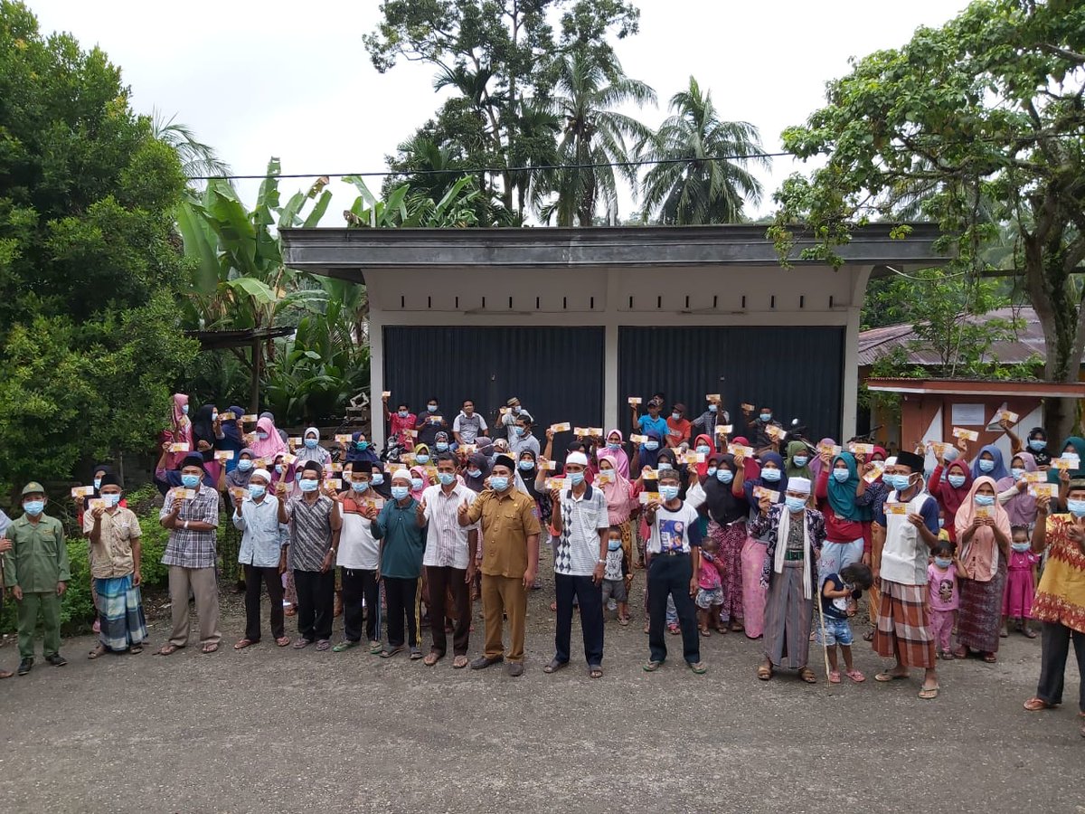 Veganettaputri_'s tweet photo. Desa Muara Kibul Kec.Tabir Barat sbg slh satu Desa yg telah membuktikan penyaluran Dana BLT Dana Desa tahap I di Kabupaten Merangin dgn jmlh penerima sbnyak 181KK dan akan sampai pada giliran desa kita..maka Bersabarlah
#BLTDanaDesa
#Desatanggapcovid
#TPPIMerangin
#TPPIJambi https://t.co/WD6NjthDvH