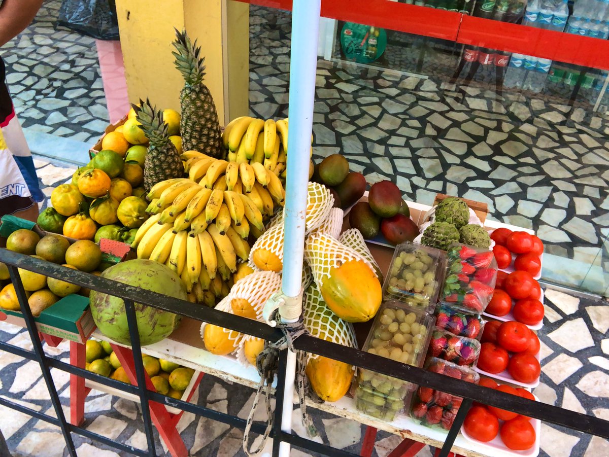 SousaSousa777's tweet photo. Então gente, o governo não liberou o auxílio para ninguém da minha família, Só Deus sabe o pq, meu coroa colocou essa barraquinha ontem e está trabalhando por Delivery, fica em Icaraí ( Niterói )se alguém puder dar uma moral vou agradecer muito ♥️ https://t.co/wpU51rhOHu