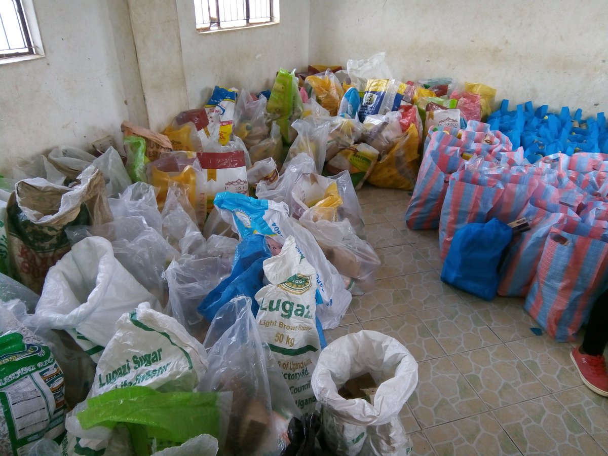 BelgiuminKenya's tweet photo. With the help of grass roots associations, ambassador Nihon distributed today food packages to 200 needy households of Mathare (Nairobi), a token of Belgian friendship in time of Covid-19 @BelgiumMFA @StateHouseKenya @ForeignOfficeKE @Mutahikagwe19 @cghdrdskenya @rachaelmwiks https://t.co/pHd5dgihdw