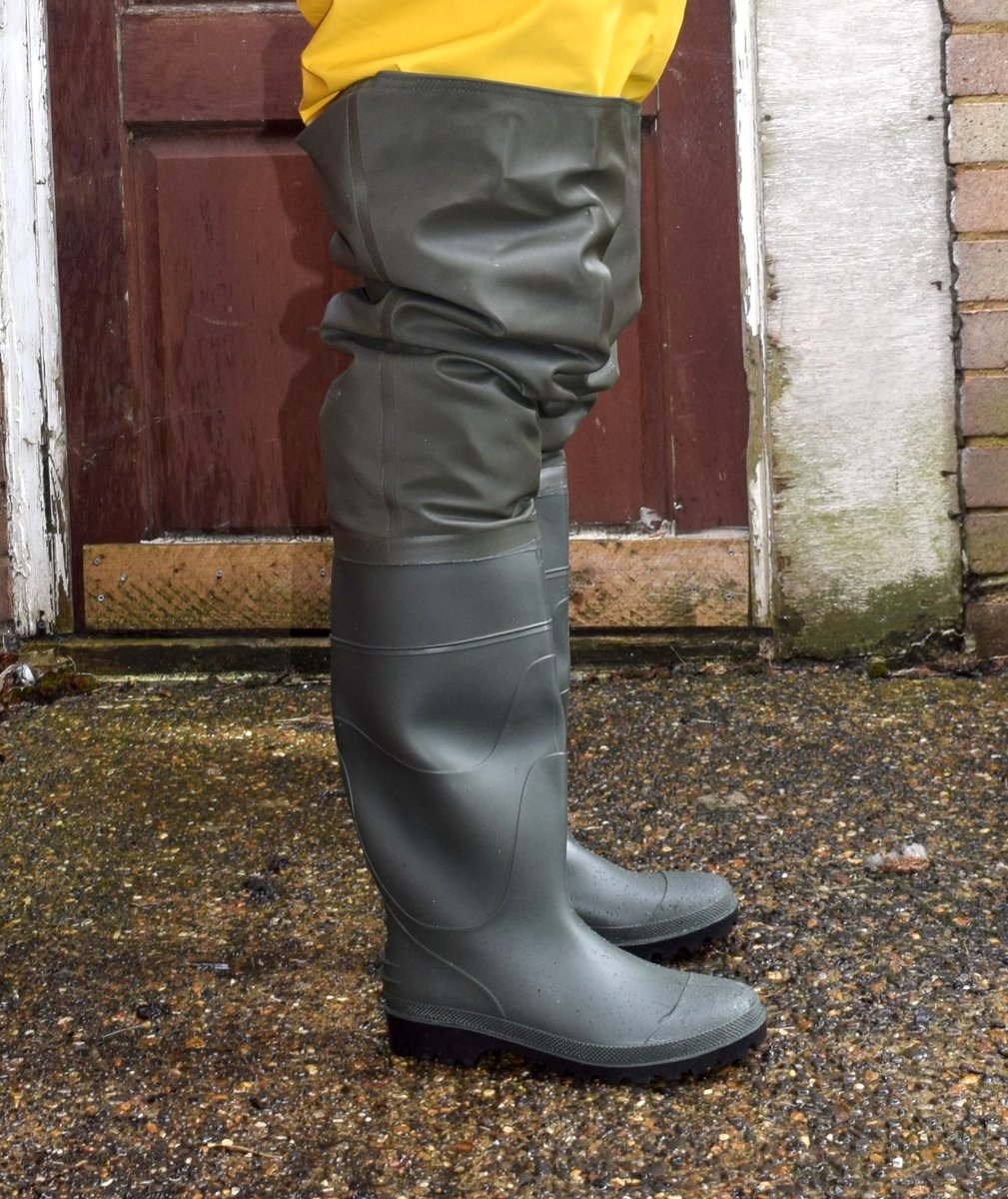 rubberhipwader1's tweet photo. #pvcwaders #yellowrainpants https://t.co/Jsn8kYswFF