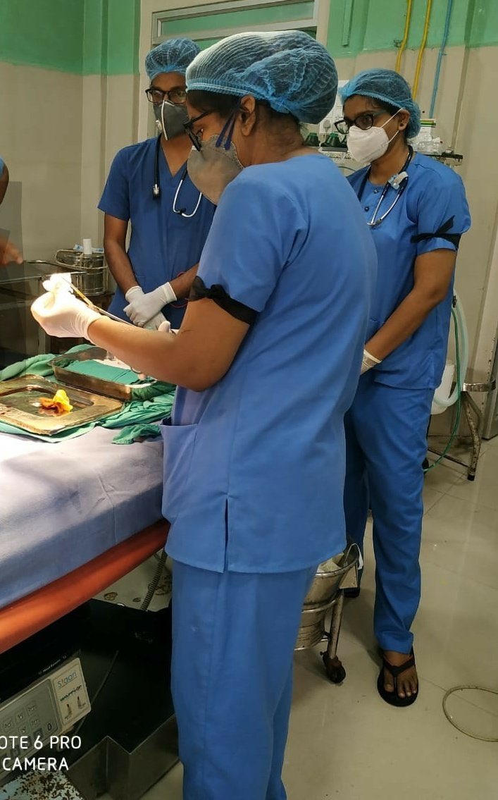 DrHarjitBhatti's tweet photo. Very pertinent &amp; deep crisis of healthcare workers in #Karnataka are going unnoticed where all resident doctors are working wearing black badges in a protest against fee hike &amp; meagre stipend. They are demanding dignified wages for #CoronaWarriors
Tali, Thali, Flowers won’t work https://t.co/KXf5E4BDT9