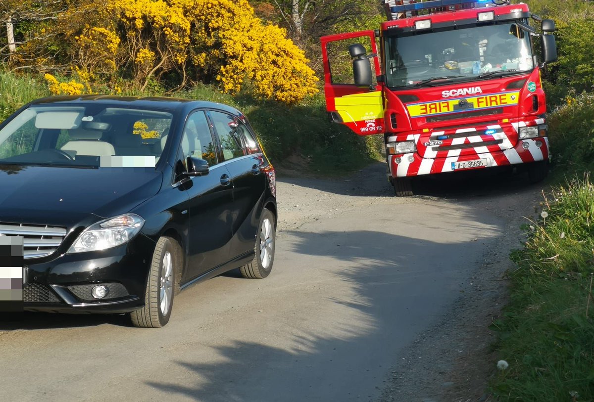 DubFireBrigade's tweet image. Another lovely day but please park responsibly if you&apos;re exercising

Dun Laoghaire firefighters were delayed attending a gorse wildfire near Barnaslingan forest as cars blocked the road

Red fire warning ⚠ in effect for vegetation fires at the moment

#COVID19Ireland #DLRCC
