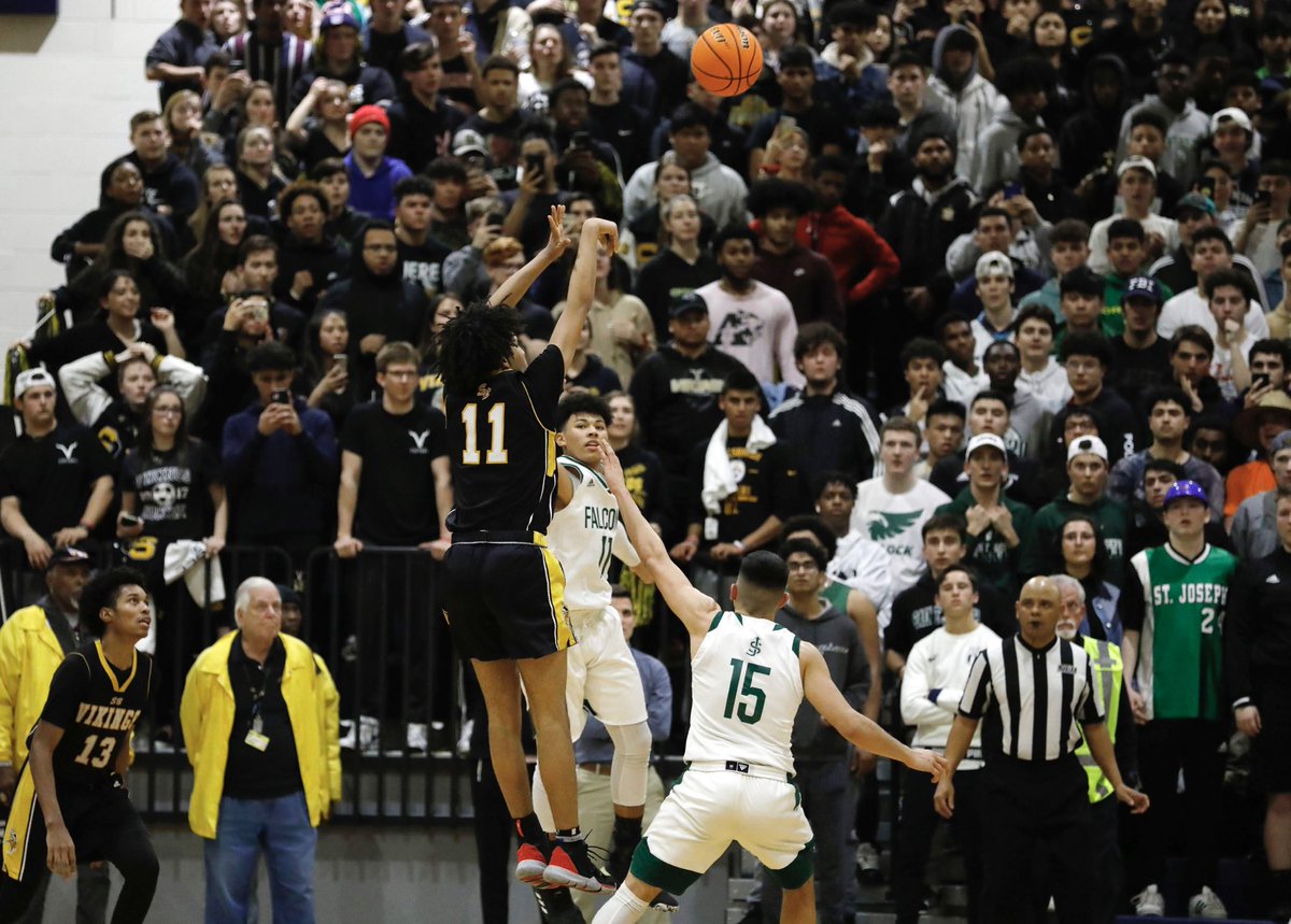 1st player we are highlighting is Sr. Guard Justin Carbone - Justin had a remarkable season. He’s a player that can score on all 3 levels and hit some of the biggest shots for our team this year. Averaging 20 pts a game, Justin was 1 of the best players in the county this season!