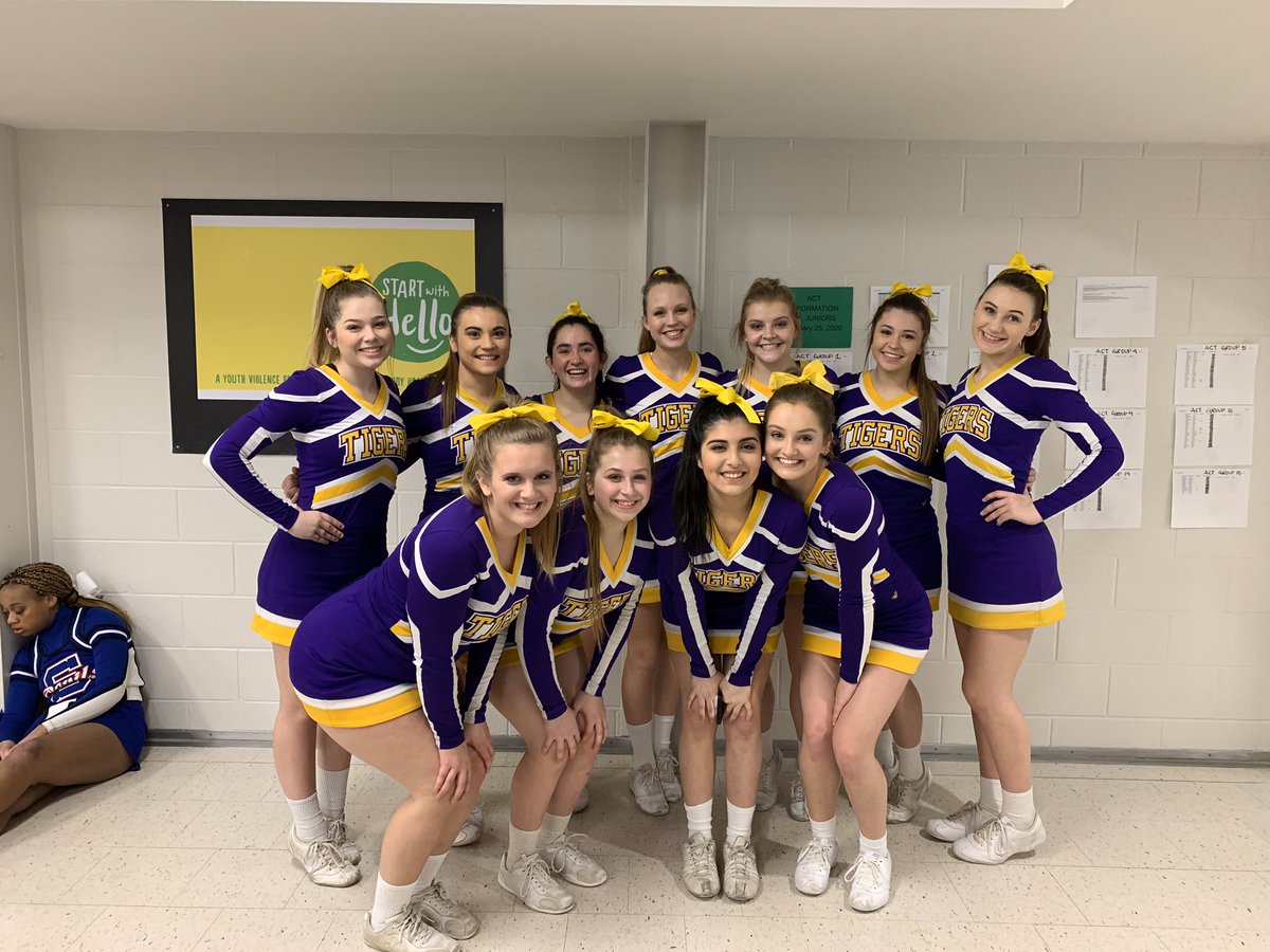 HolgateAthleti1's tweet photo. Holgate HS is looking for a varsity cheerleading coach for the upcoming 20-21 school year. Super kids! Great tradition! If interested, send response &amp; letter of interest to Ath. Dir. Rich Finley at... rfinley@holgateschools.org @NW_Signal @crescentsports @toledonews @TBT_Sports https://t.co/2kIlAGmrIQ