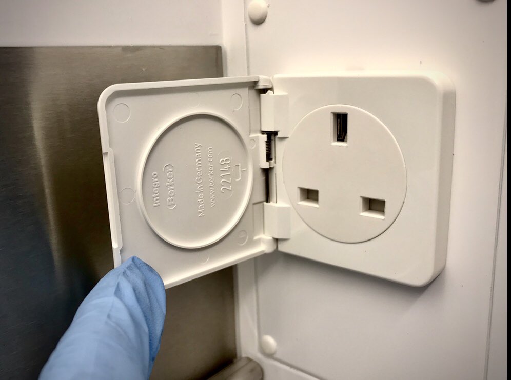 GPEScientific's tweet photo. Not all Class II cabinets are the same... The Scanlaf Mars from GPE has two 3-pin sockets - each capable of drawing 3amps - many other brands of MSC have sockets barely capable of coping with ONE amp... only just enough to charge a serological pipette! #MSC #BSC #ClassII #Scanlaf https://t.co/52yeyFszgo