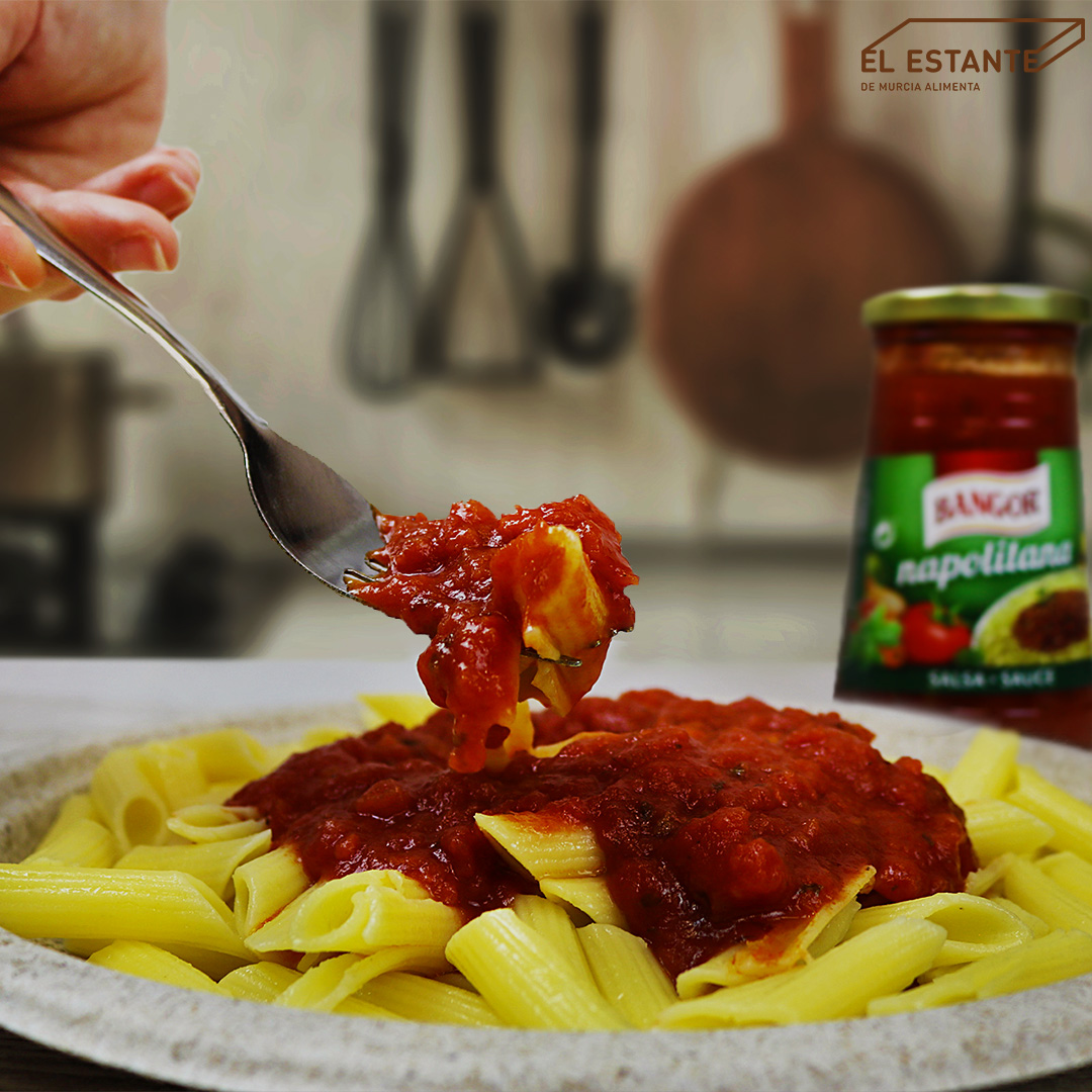 murciaalimenta's tweet photo. ¿Cuando no apetece un buen plato de pasta?🍝
A nosotras nos pierde este manjar italiano, pero para comerte hasta el último bocado es importante acompañarlo con una buena salsa.
Hoy hemos elegido la salsa Napolitana de #Bangor de #Aliminter. https://t.co/VbHHS4LNP0