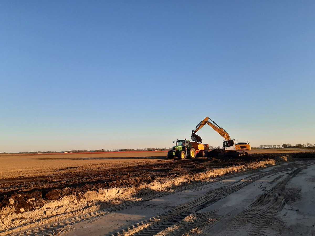 BGrondverzet's tweet photo. Aanleg rotonde Espelerweg, Emmeloord.
Meer foto's op onze website https://t.co/DTHPlpxzFt
Kijk op Facebook voor meer actuele projecten en foto's.
https://t.co/FtGZwN0iL7
#VanGelder #BS #Emmeloord #grondwerk #riool #3DGPS https://t.co/dI1zwGdGCf