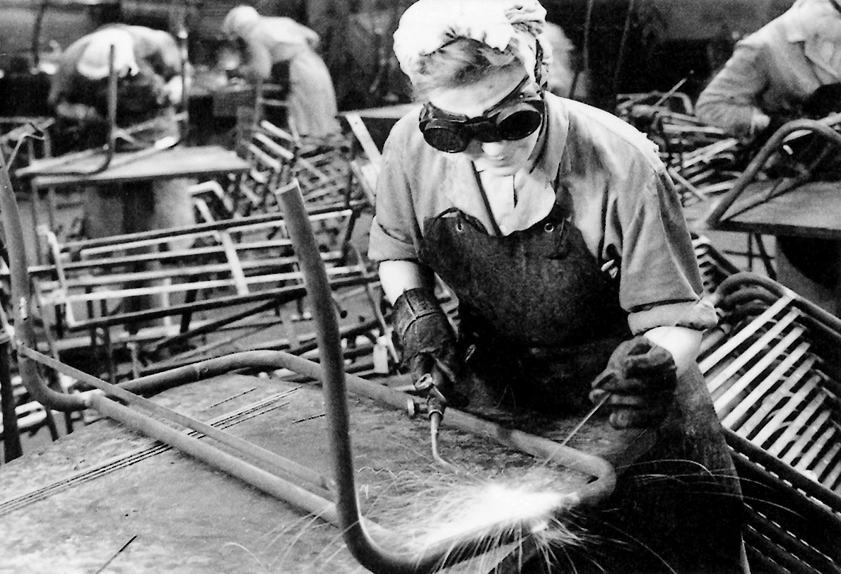 Foremen from Liberty’s Accles &amp; Pollock business in Oldbury were brought into the factory to marshal a workforce of several thousand predominantly local women to make tubular steel that was sent to aircraft assembly lines. [2/3] #VEDay #VEDay75