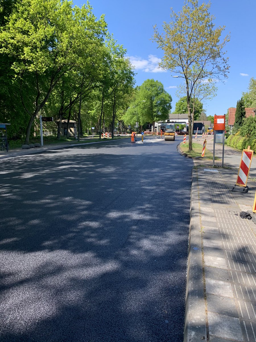 Erik_last1's tweet photo. Pilot project @heijmansnl met Self Healing Asfalt, locatie Zwolseweg voor @gem_apeldoorn https://t.co/RkdHQPzKrM