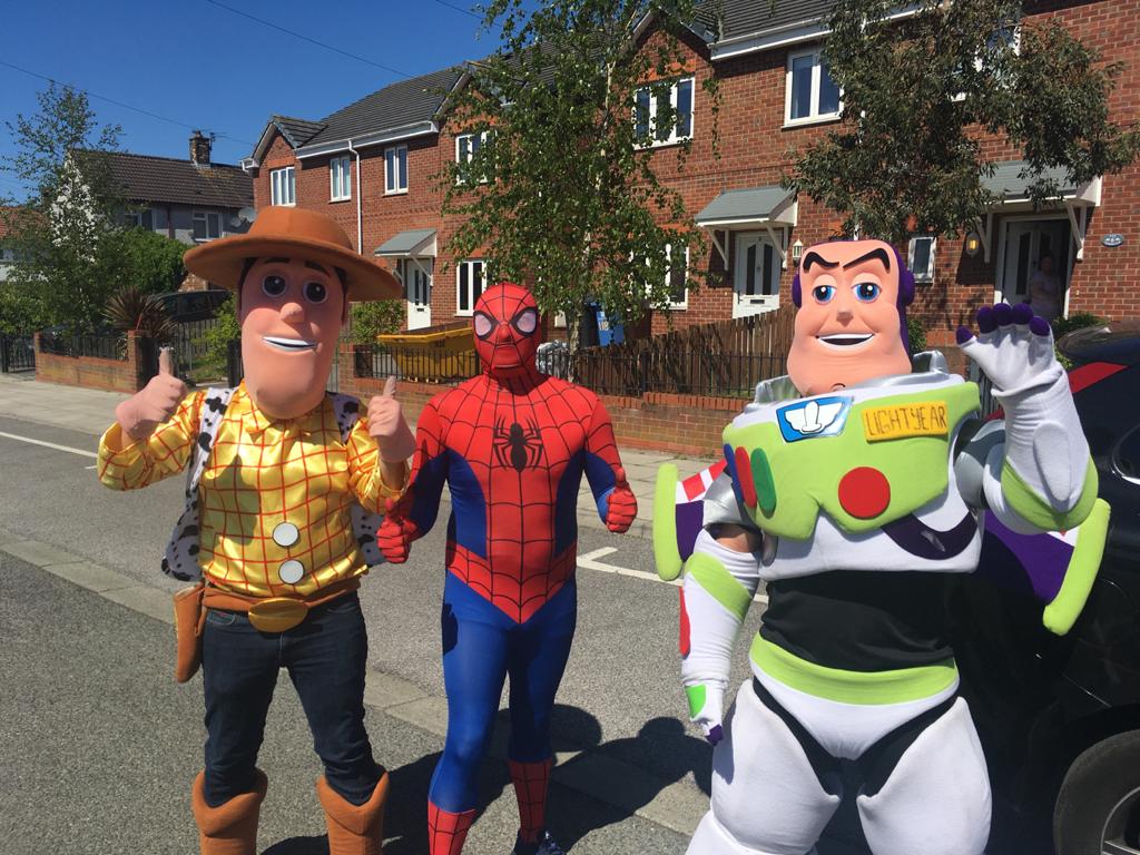 maxellisKYM's tweet photo. Spidey sensors were tingling when we bumped into buzz &amp; Woody! On our delivery round to some Me Time families. #staysafe #youthworkmatters #bettertogether https://t.co/KBOI06BkrJ