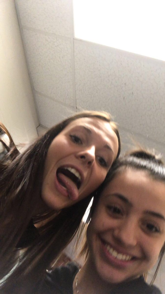 nicole_aa_'s tweet photo. happy 19th bday el!! 💓 super glad to have been able to play with you these past 4 years. i’ll never forget all of our good talks and the frustrating hours spent in the gym after practice hahaha,, love you lots girly and i hope you have the best day :)) https://t.co/bE7KE724zc