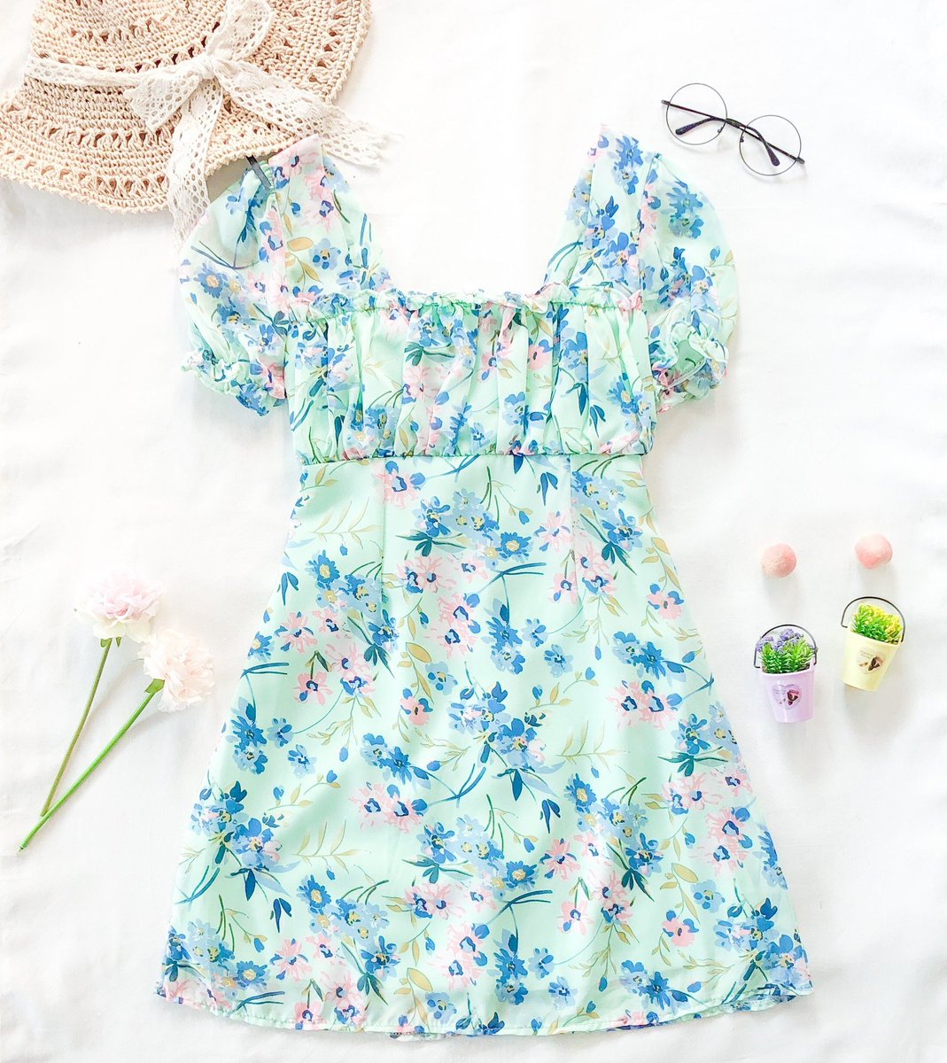 Barny_Shop's tweet photo. [พร้อมส่ง] เดรสคอเหลี่ยมแขนตุ๊กตาลายดอกไม้พาสเทล
ขนาด : อก38-39/เอว24-32/สะโพก41-42/ยาว34-35
สี : ขาว/ชมพู/เขียว/���้า
ผ้าซีฟองเนื้อทราย ซับทั้งตัว

ราคา 370

#เสื้อผ้าเกาหลี #เสื้อผ้าแฟชั่น  #เสื้อผ้าสไตล์เกาหลี #เดรส #เดรสแฟชั่น #มินิเดรส #ชุดเดรส  #เดรสสั้น #เดรสยาว https://t.co/eb6cvKyhEV