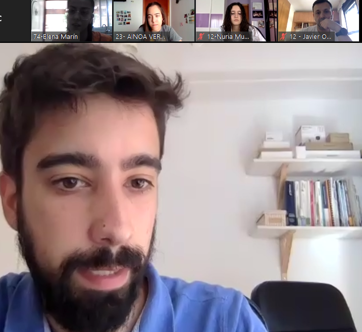 Educaixa's tweet photo. Un equipo de 18 EduCoaches acompaña en todo momento a los alumnos para guiarles en materia de contenidos y ejercicios prácticos relacionados con sus proyectos. Ahora toca una nueva sesión virtual para trabajar la comunicación de los proyectos. ¡Gracias equipazo! #RetosEduCaixa https://t.co/joLyHHtD9t