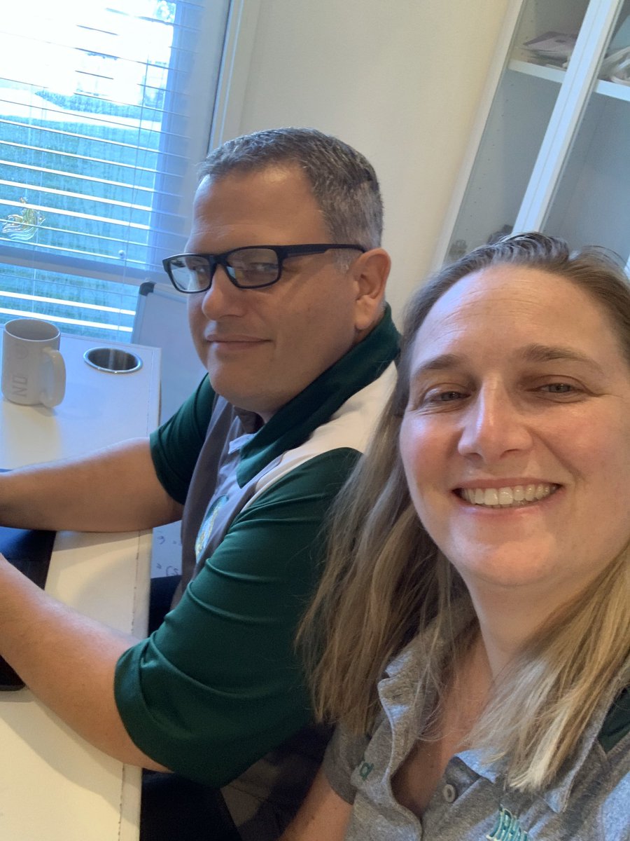 ballardcandi's tweet photo. In a staff zoom meeting together! @HemetUSD @Tahquitz_Titans #HUSDpremier https://t.co/KrWNMqmY58