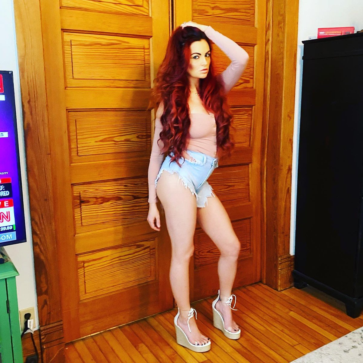 marialkanellis's tweet photo. From my husbands POV Day 6... #nonessentialwrestler #nonessentialfamily #stayhomephotoshoot #husbandphotography #12weekspostpartum #MilkMoney #Milf https://t.co/VTb5AfALes