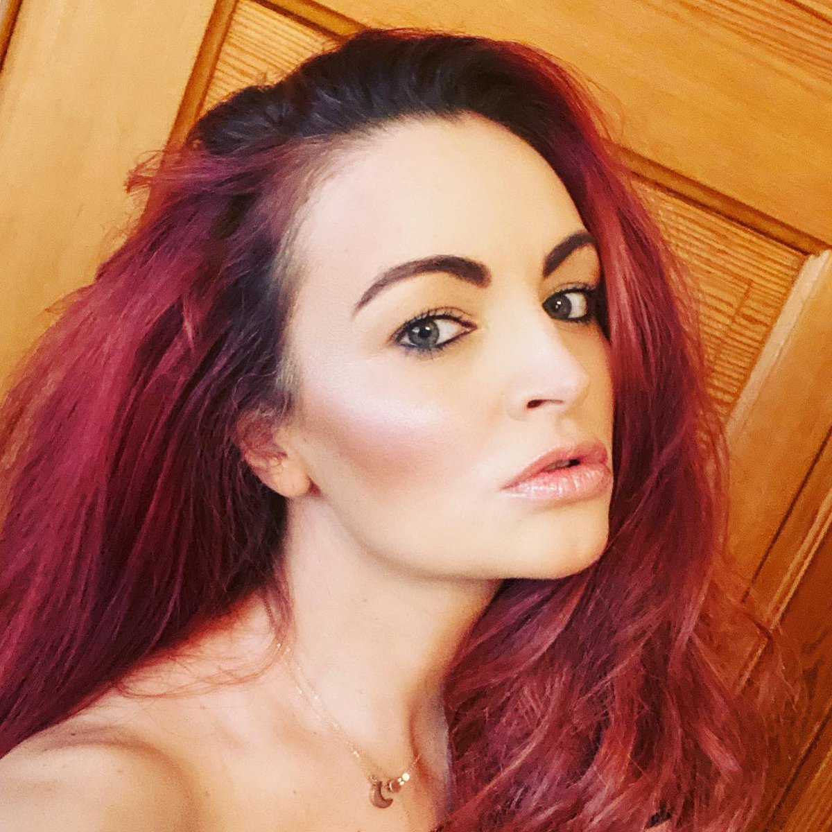 marialkanellis's tweet photo. From my husbands POV Day 6... #nonessentialwrestler #nonessentialfamily #stayhomephotoshoot #husbandphotography #12weekspostpartum #MilkMoney #Milf https://t.co/VTb5AfALes