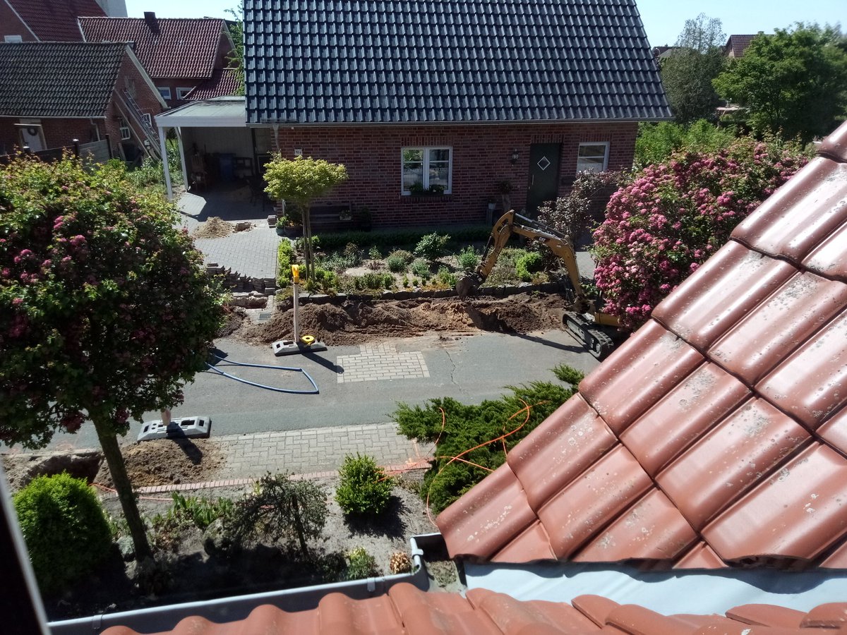 GamingKitchen's tweet image. Adios Vodafone and hello fiber optic cables!