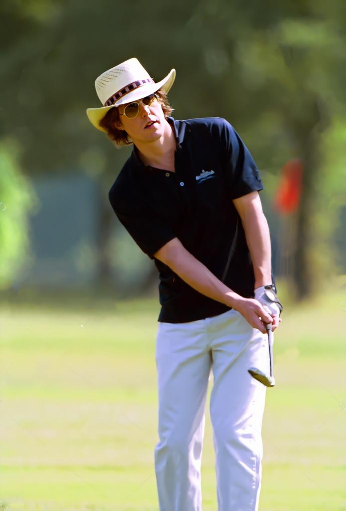 rubycfjdmj's tweet photo. 2000 summer #hughgrant taking golf lesson at stoke poges golf club
#DanielCleaver #BridgetJones'sDiary https://t.co/fsaiNsKcHT